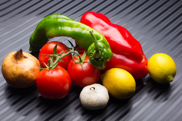 Frutas y verduras, Pimiento rojo, pimiento verde, tomates, ajos