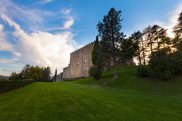 Fototapeta na wymiar Castillo de Montesquiu (Castell de Montesquiu)