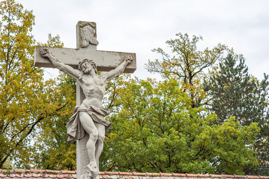 Kreuzigungsfigur am Friedhof Memmelsdorf bei Bamberg