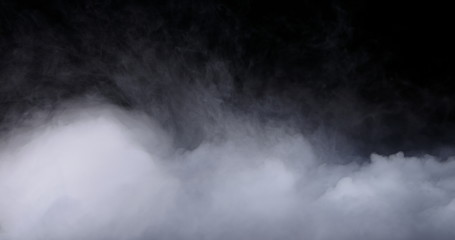 Fototapeta premium Realistyczna nakładka mgły z dymu z suchego lodu, idealna do komponowania w ujęciach. Po prostu upuść go i zmień tryb mieszania na ekran lub dodaj.