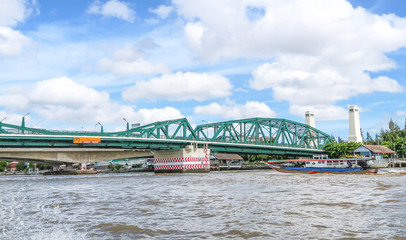 Obraz premium Phra Phuttha Yodfa Bridge, Memorial Bridge, Bangkok< Thailand