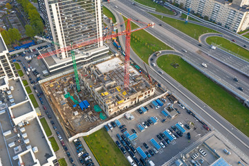 Naklejka premium Aerial view of a construction site in a residential area of the city near the highway.