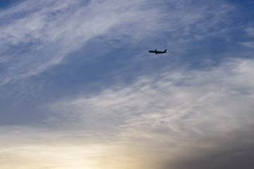 Fototapeta na wymiar plane in the blue sky at sunset