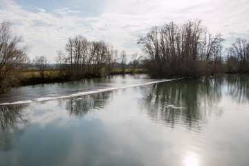 Fototapeta na wymiar Pont Rivière Jura Franche-Comté France Cygnes