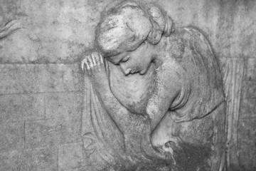 Detail eines alten Grabsteins, trauernde Frau, Nostalgie