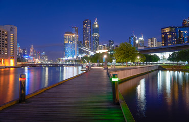 Fototapeta na wymiar The Yarra River and the Melbourne city