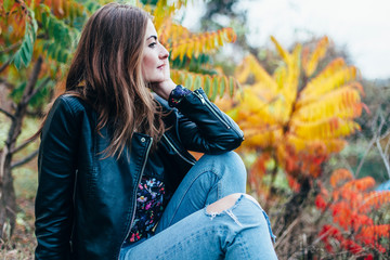 Girl walks in the autumn park