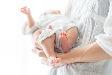 新生児（0歳0ヶ月）とお母さん