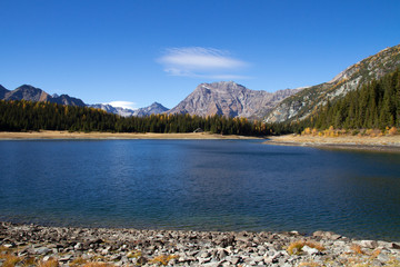 Lago di alta montagna