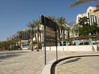 arrow sign in the city