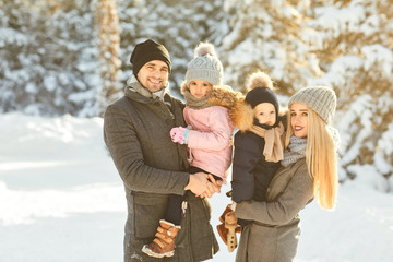 Fototapeta na wymiar Family smiling in winter in a park