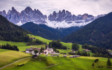 Fototapeta na wymiar Imressive Dolomites mountains and traditional villages. North of Italy