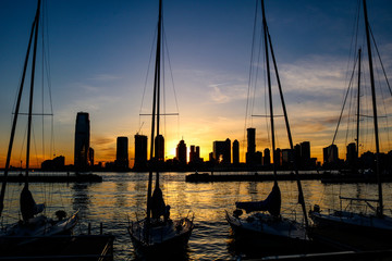Blick von New York auf New Jersey bei Sonnenuntergang