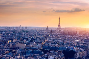 Tuinposter Parijs Panoramisch luchtfoto van Parijs, de Eiffeltoren en de zakenwijk La Defense. Luchtfoto van Parijs bij zonsondergang. Panoramisch uitzicht op de skyline van Parijs met de Eiffeltoren en La Defense. Parijs, Frankrijk.