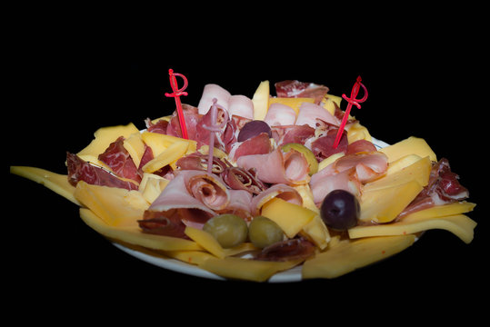 picada, fiambres, aceitunas, jam&oacute;n, queso, salame