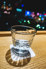 グラスと夜景