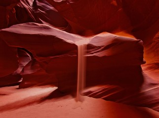 Upper Antelope Canyon Falling Sand © Kevin