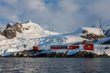 Gordijnen Almirante Brown Research Station - Paradise Bay - Antarctica © mrallen