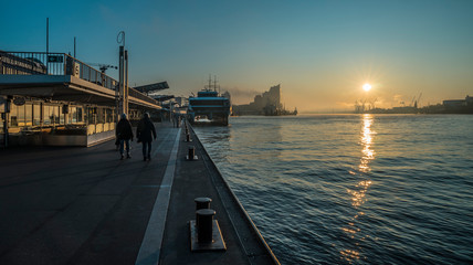 Fototapeta premium Morning on a pier in the harbor of Hamburg.
