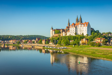 Fototapeta na wymiar Ansicht Meißen mit Elbe, Burg und Dom