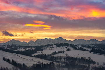 Wschód Słońca na Podhalu, Tatry, Polska © danielszura