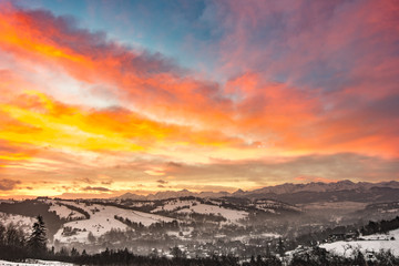 Wschód Słońca na Podhalu, Tatry, Polska © danielszura