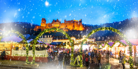 Fototapeta premium Weihnachtsmarkt, Heidelberg, Baden-Württemberg, Deutschland 