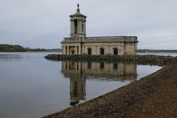 Fototapeta na wymiar Normanton church on Rutland water