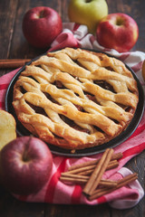 Traditional american apple pie served with fresh fruits