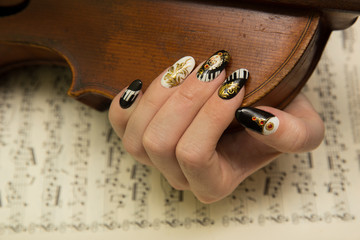 Manicure with piano patern