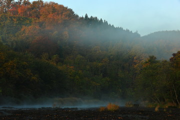 平良木の立岩の紅葉