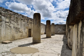 vestigio arqueológico, ciudad de los muertos, Mitla Oaxaca.