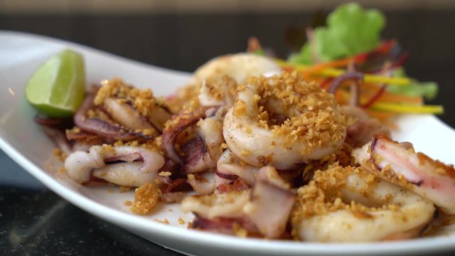 Fried squid with garlic pepper