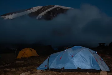 Photo sur Plexiglas Kilimandjaro Vue nocturne de Kibo avec Uhuru Peak Kilimandjaro