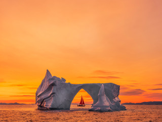 Ilulissat Icefjord © KahWai