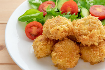 帆立のフライと野菜サラダ