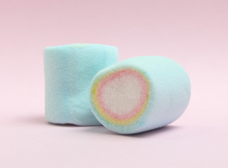 Obraz na płótnie Canvas colorful marshmallows candy on pink background