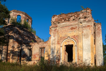 The destroyed Church of the Blessed Virgin (1825-1836) in the village of Korotsko. Russia, Novgorod region