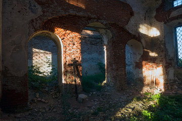 Fototapeta premium The destroyed Church of the Blessed Virgin (1825-1836) in the village of Korotsko. Russia, Novgorod region