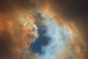 Fototapeta na wymiar Australian bushfire: smoke from bushfires covers the sky