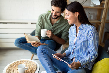 Couple is deciding if a book or ebook is better