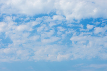 Obraz premium White clouds in blue sky