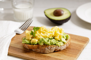 toast with smashed avocado and scrambled egg