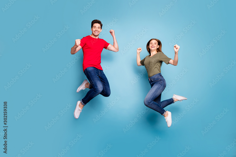 Poster Full body photo of brown redhair romantic couple jump show biceps triceps enjoy power wear modern youth outfit isolated over blue color background