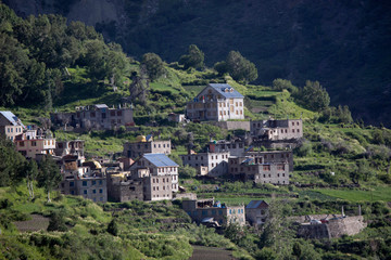 Fototapeta na wymiar Jispa dwelling and mountain view, Himachal Pradesh, India