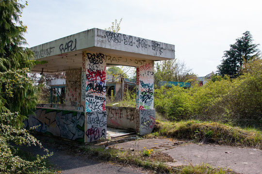 145 Best Arret De Bus Images Stock Photos Vectors Adobe Stock