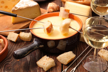 cheese fondue with wine and bread
