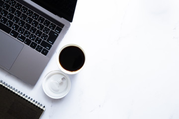 コーヒー、パソコン、仕事、在宅、ビジネス