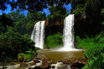 Am&eacute;rique du Sud, Les chutes d'Iguassu (Iguaz&uacute; en espagnol ou Igua&ccedil;u en portugais) entre l'Argentine et le Br&eacute;sil