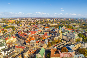 Krajobraz miasta Lublin z lotu ptaka. Stare miasto w Lublinie z widoczną Bramą Krakowską i Katedrą.